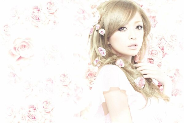 Retrato delicado de Ayumi Hamasaki en rosas