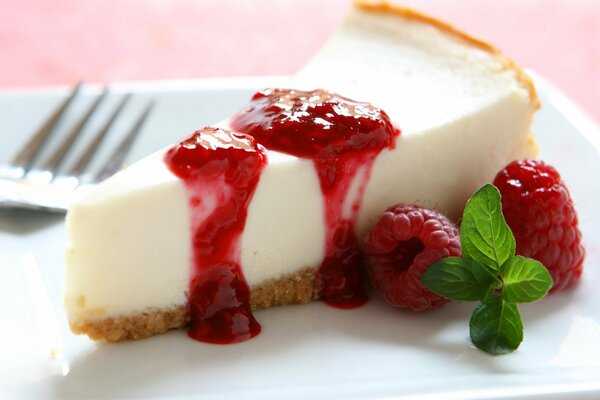 Cheesecake appétissant aux framboises