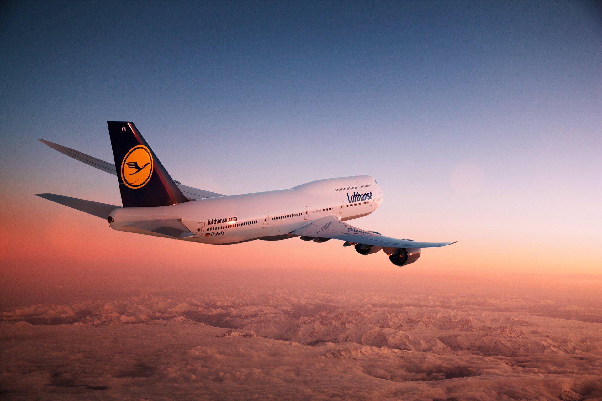 747 lufthansa dans l air boeing coucher de soleil avion ciel vole