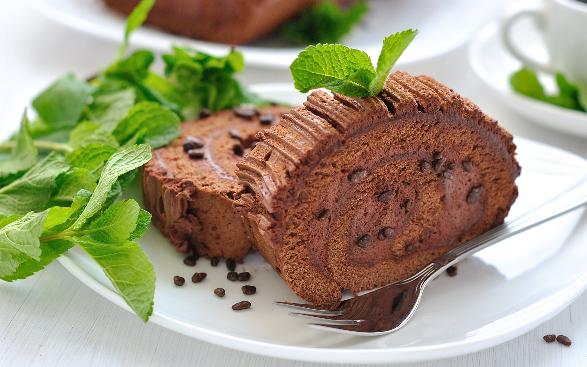 rotolo cioccolato piattino menta verde forchetta dolce