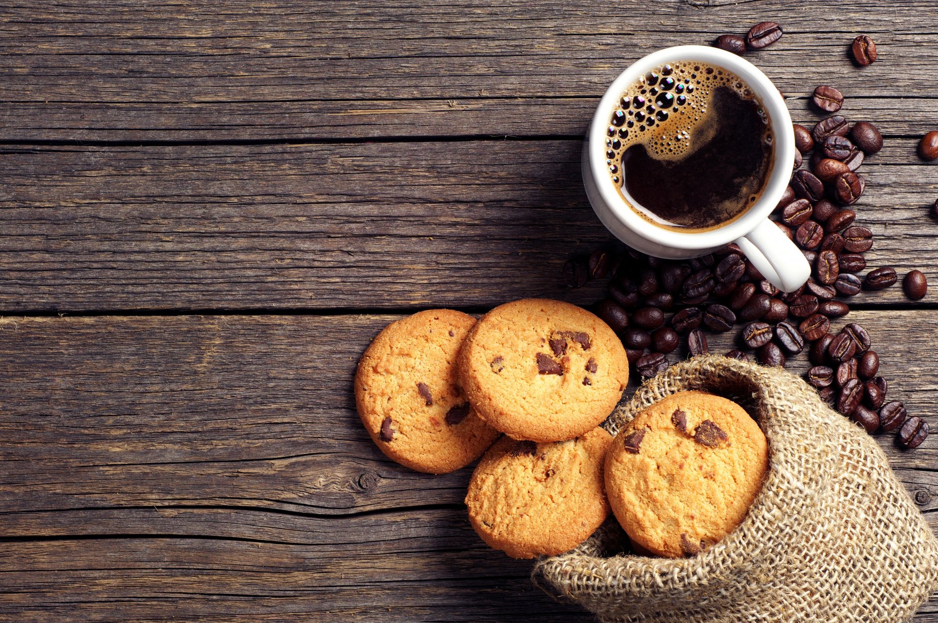 café grains tasse biscuit chocolat poche