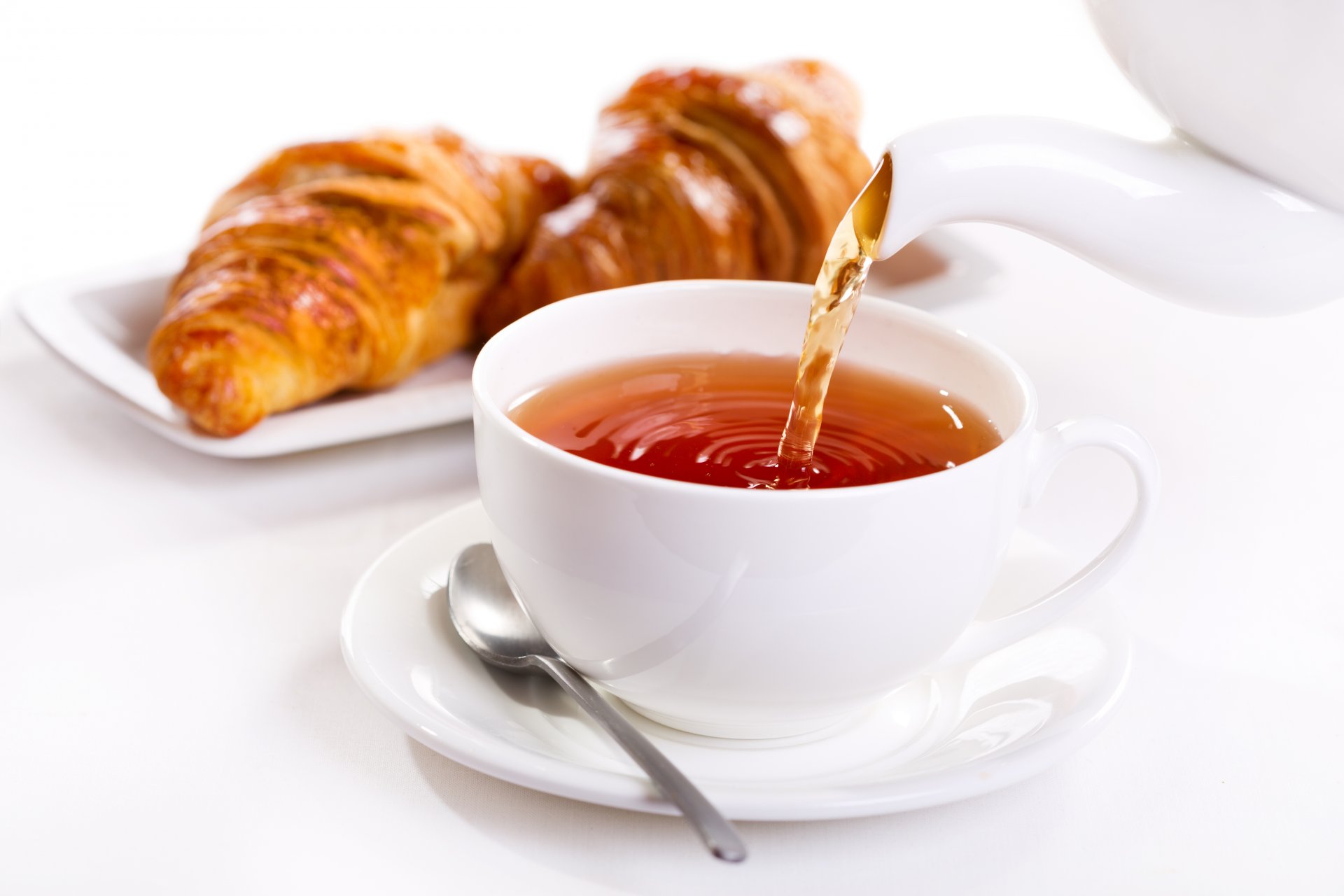 petit déjeuner thé tasse croissant