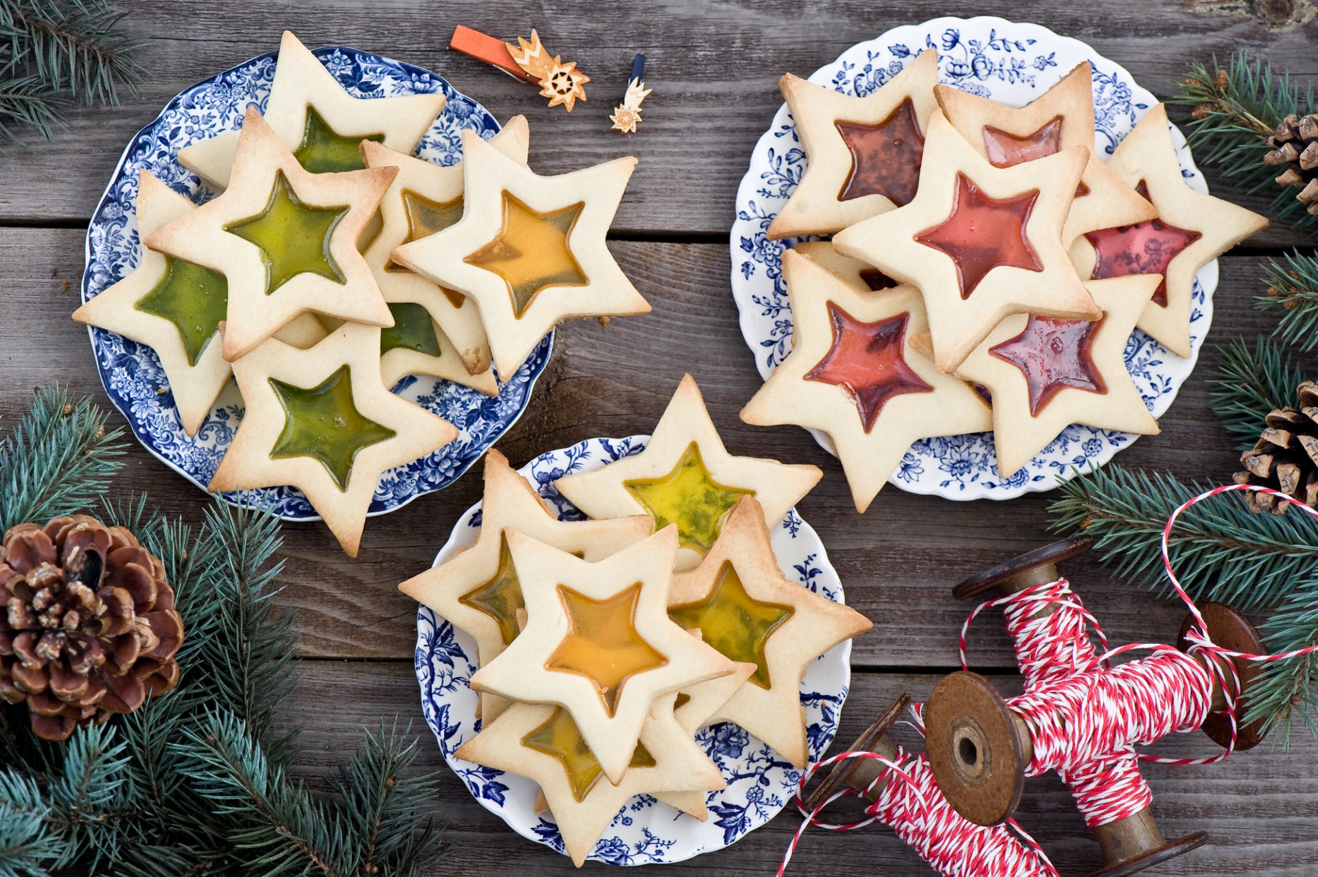 stelle biscotti cottura cibo dessert dolci fili rami abete rosso piatti coni inverno vacanze capodanno natale anna verdina