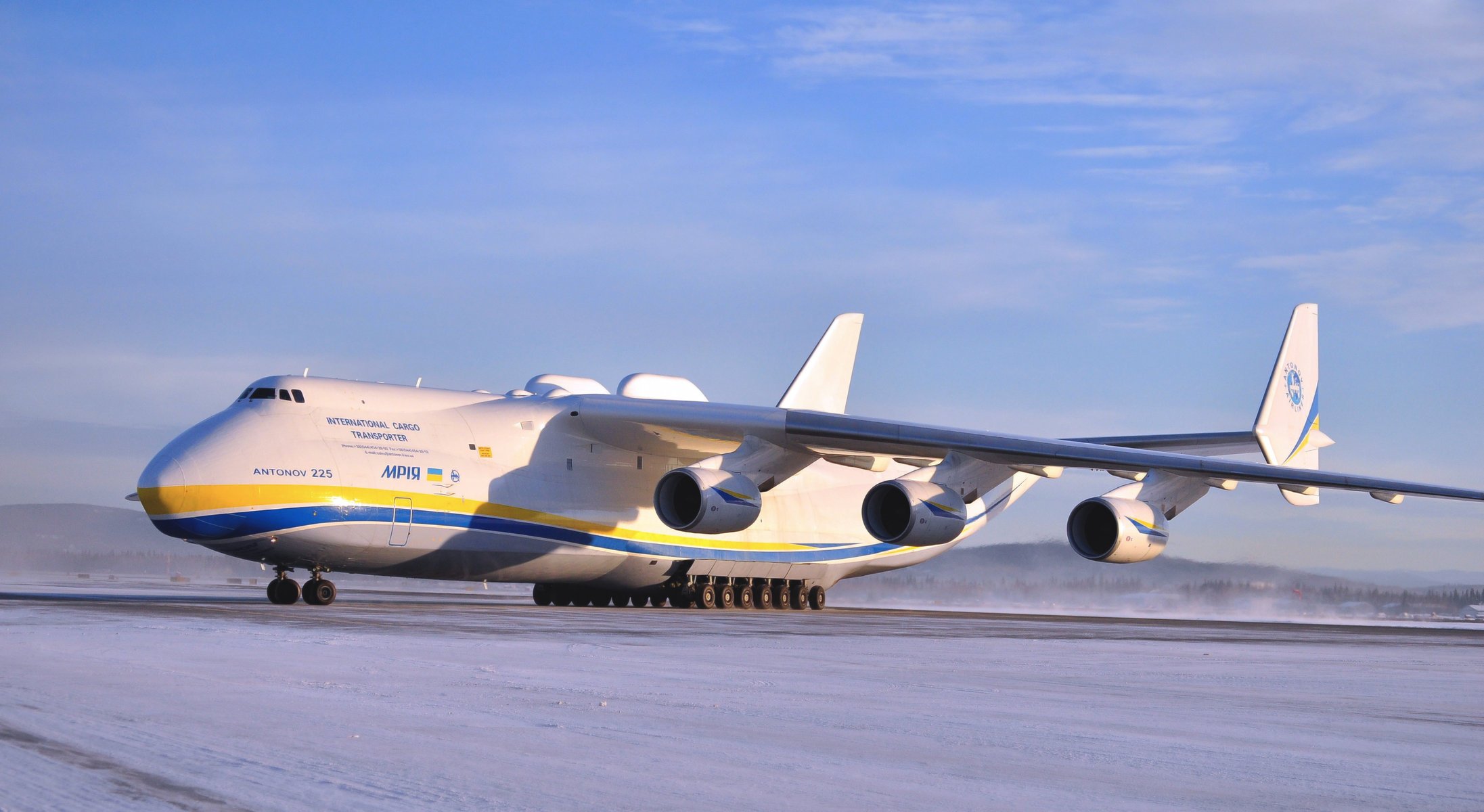 an-225 mriya más el mundo ucrania peso 590 toneladas capacidad de carga 254 toneladas invierno grande avión en