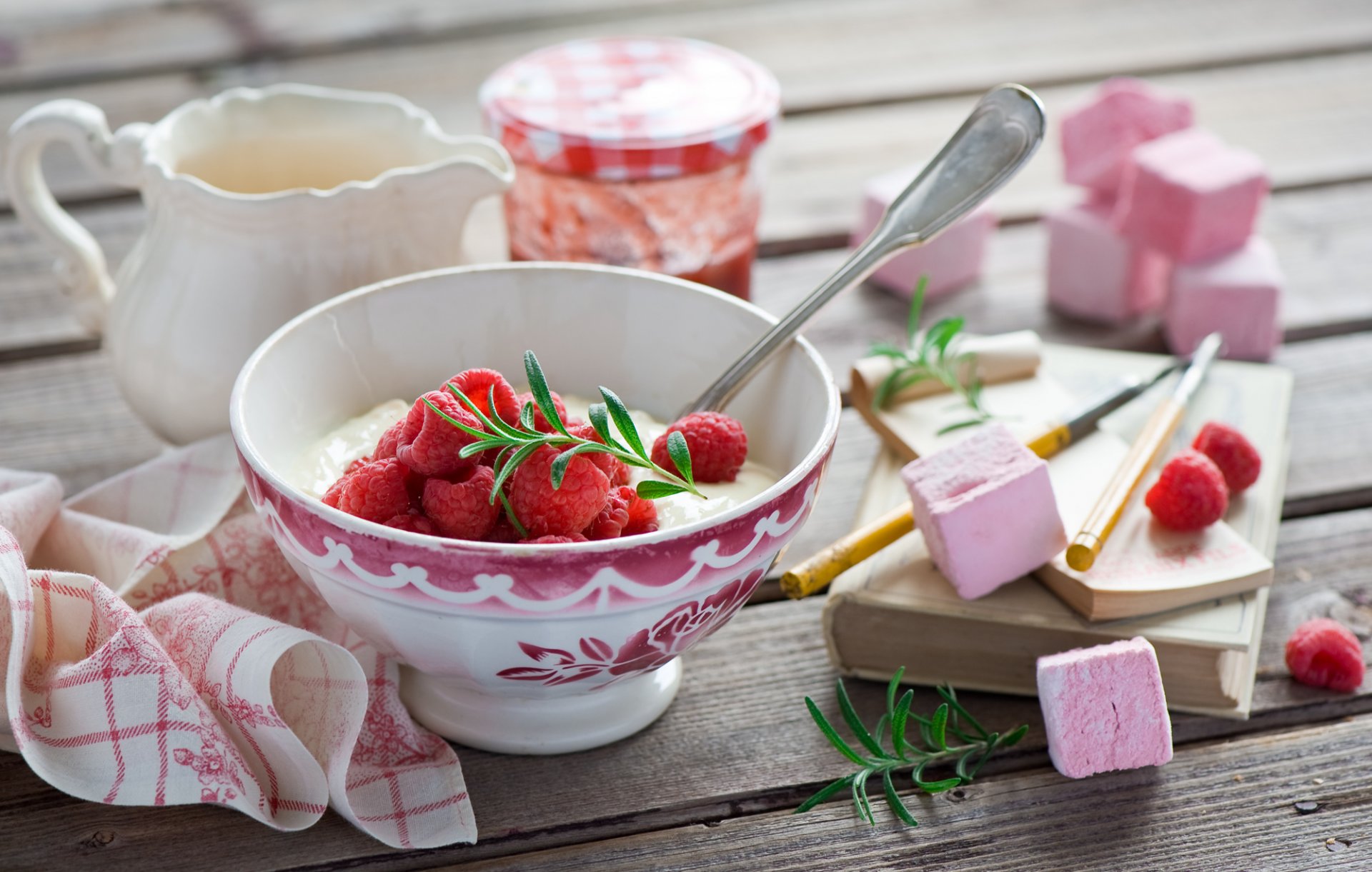 ricotta bacche lamponi colazione