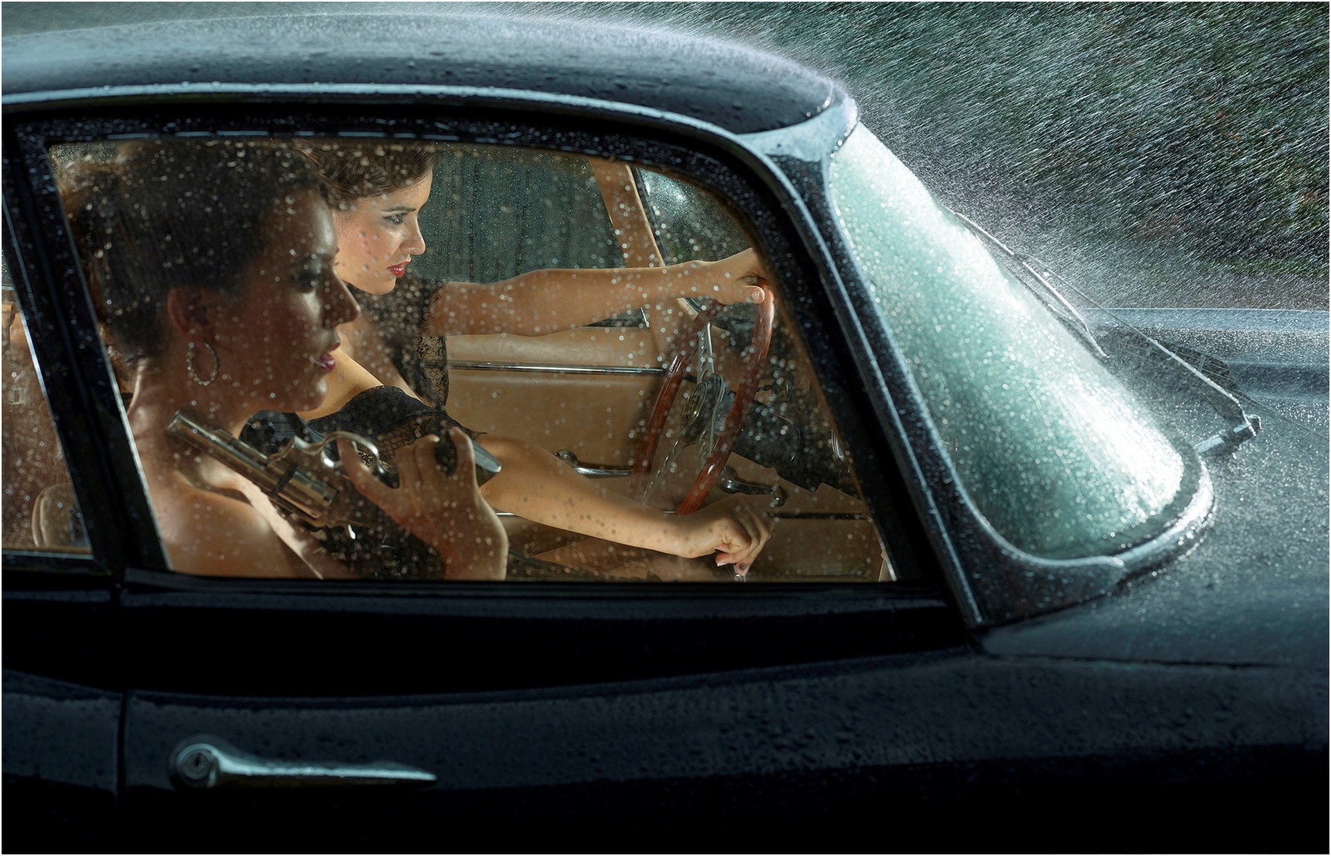 voiture filles rétro revolver beauté pluie