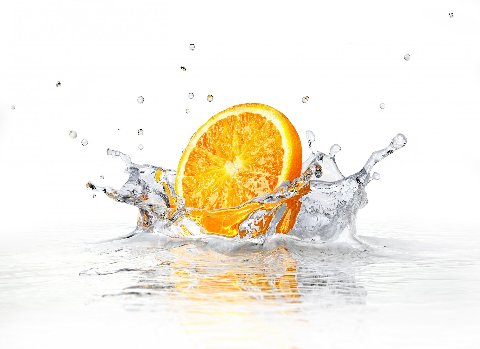 weißer hintergrund orangenscheibe spritzer wasser sprays