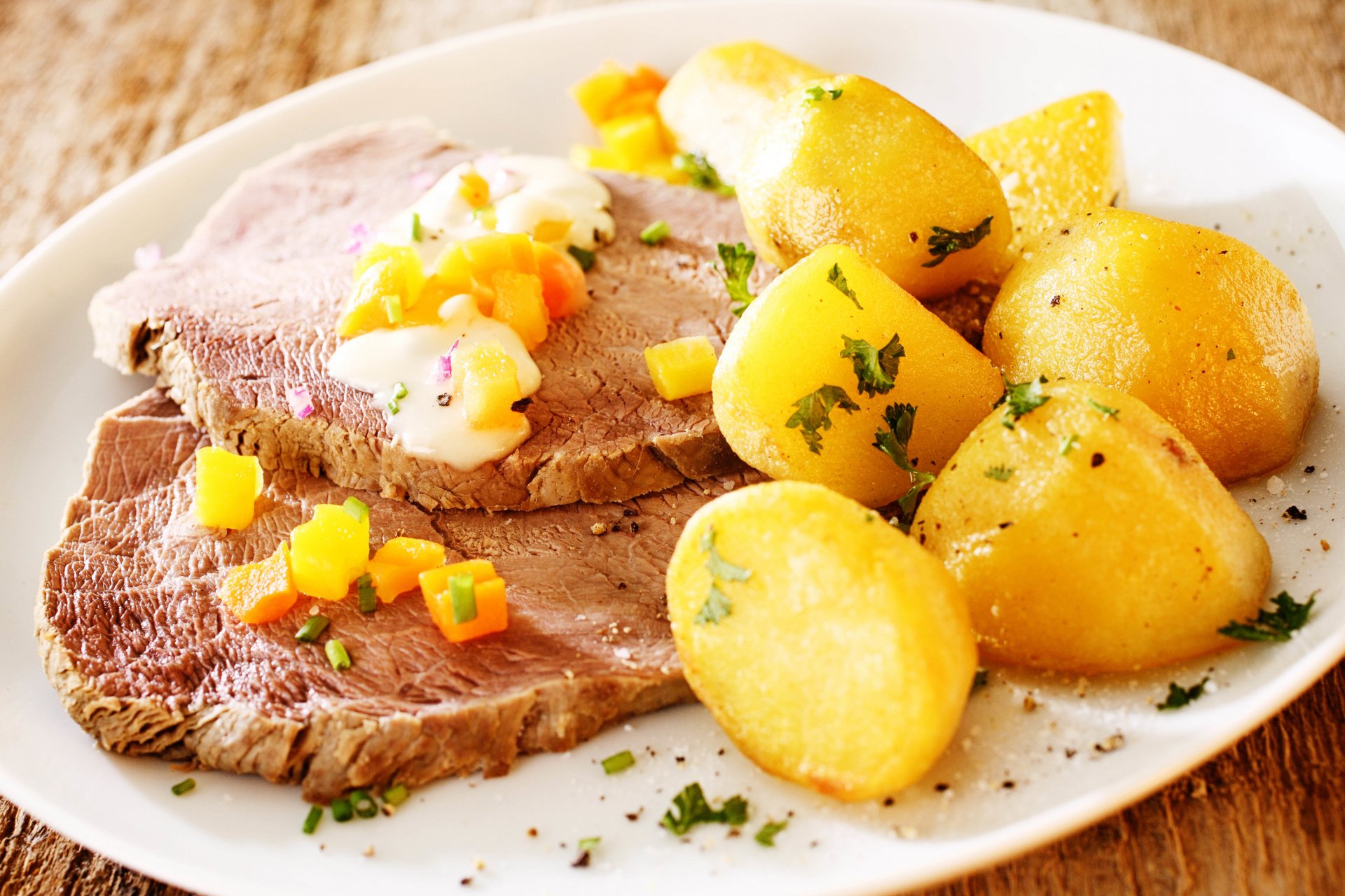 food dish veal potatoes potatoes hot boiled butter carrots sauce herbs seasonings spices yum-yum background blur bokeh wallpaper