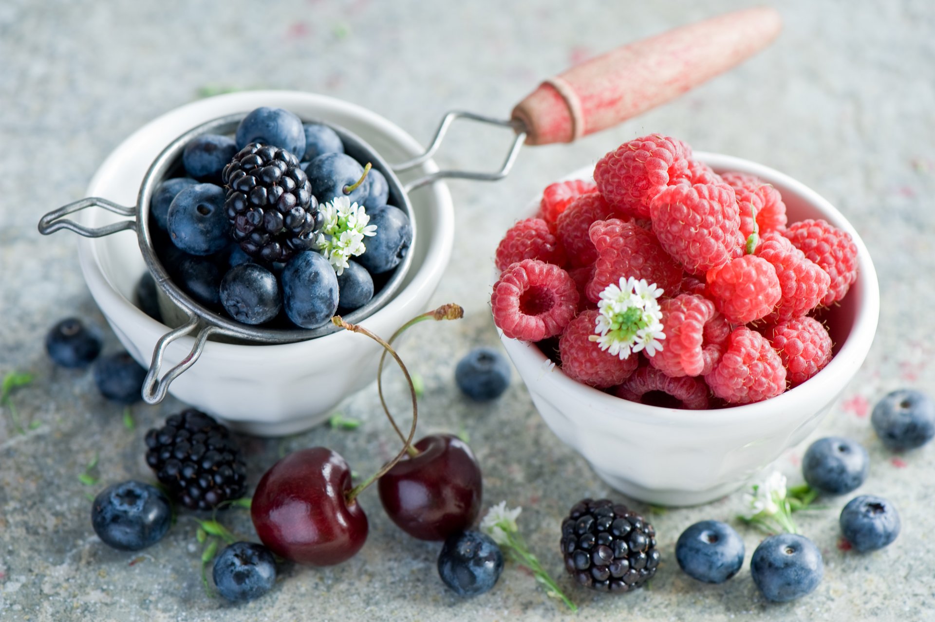 myrtille mûre framboise cerise cerise baies vaisselle anna verdina