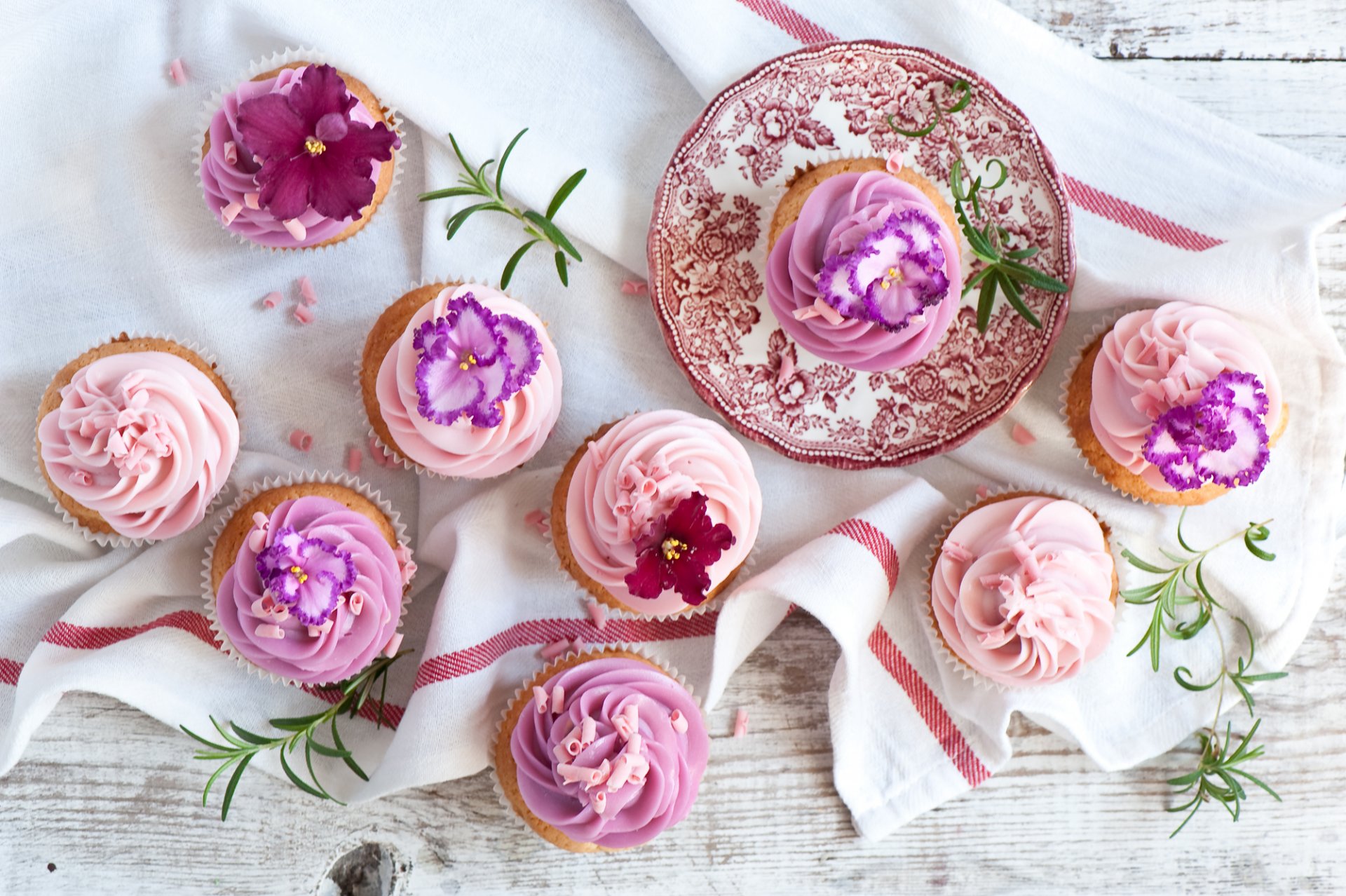 cupcakes towel flower