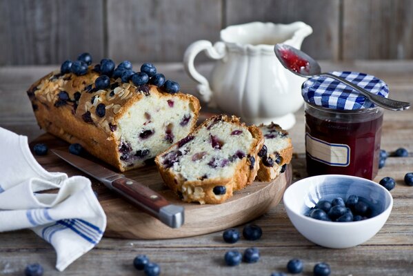 Heidelbeerbeerenkuchen mit Marmelade