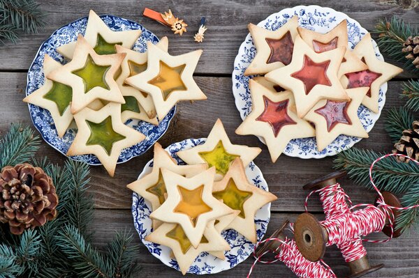 Pâtisseries du nouvel an: biscuits en forme d étoiles