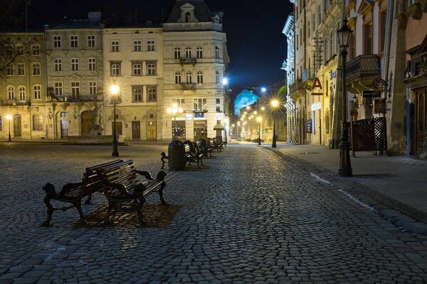 Die Abendstadt Lviv in der Ukraine