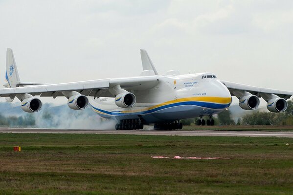 Flugzeug bereitet sich auf den Flug vor