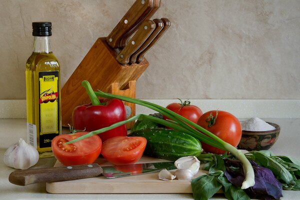 Verduras de verano en la mesa