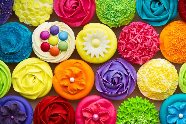 Cupcakes dulces de colores brillantes