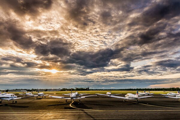 Aeropuerto de Florida bajo nubes batidas