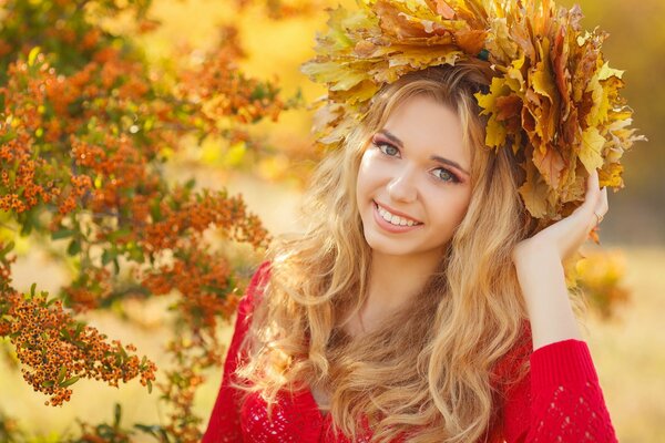 Fille avec une Couronne de feuilles d érable