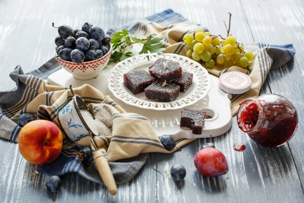 Marmellata di bacche naturali con zucchero