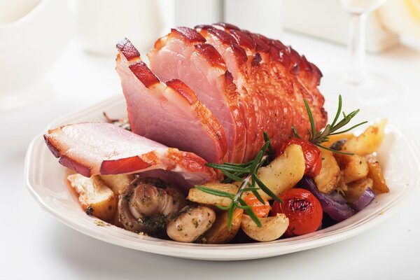 Carne al horno con verduras y champiñones