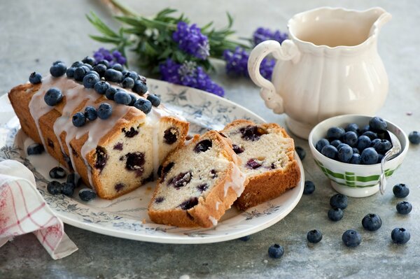 Cupcake on a platter with fresh blueberries