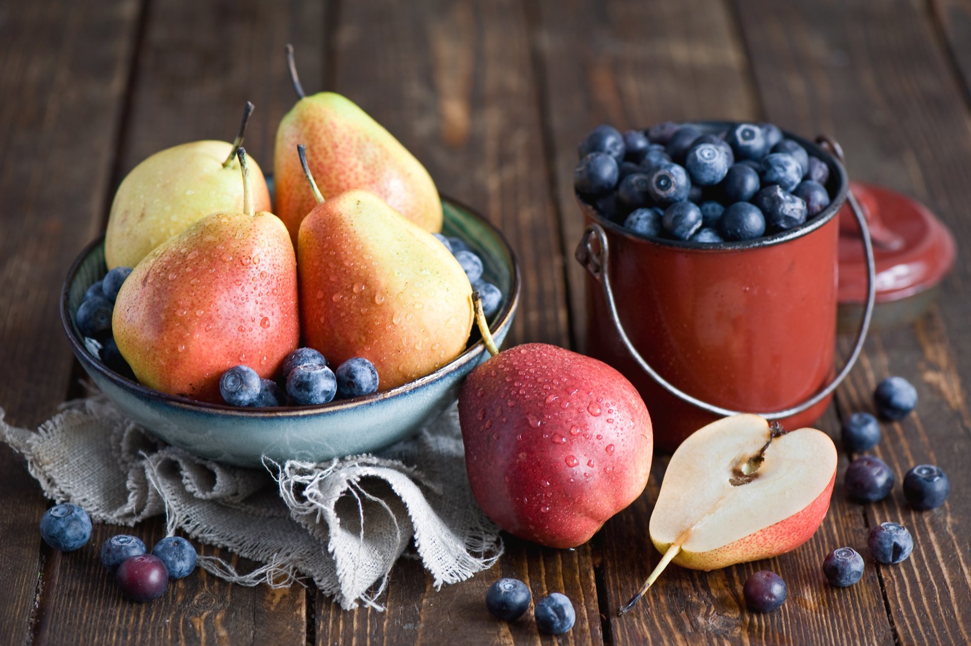 birnen teller blaubeeren obst beeren geschirr stillleben anna verdina