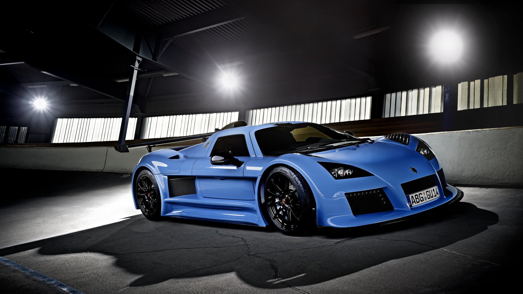 gumpert apollo s fari blu lusso