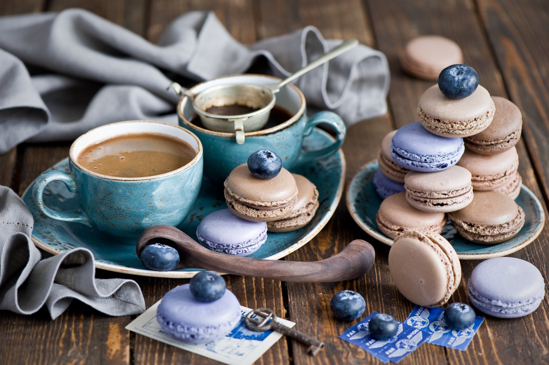 kekse makkaroni gebäck dessert süß kaffee beeren blaubeeren set löffel schlüssel anna verdina