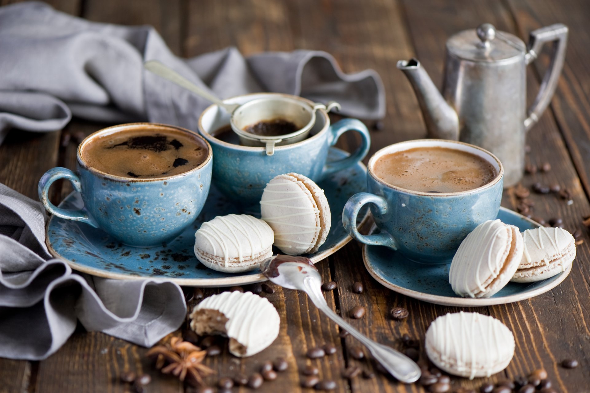 café espuma bebida granos tazas juego galletas macaron macaron anís anís estrellado naturaleza muerta postre dulces anna verdina