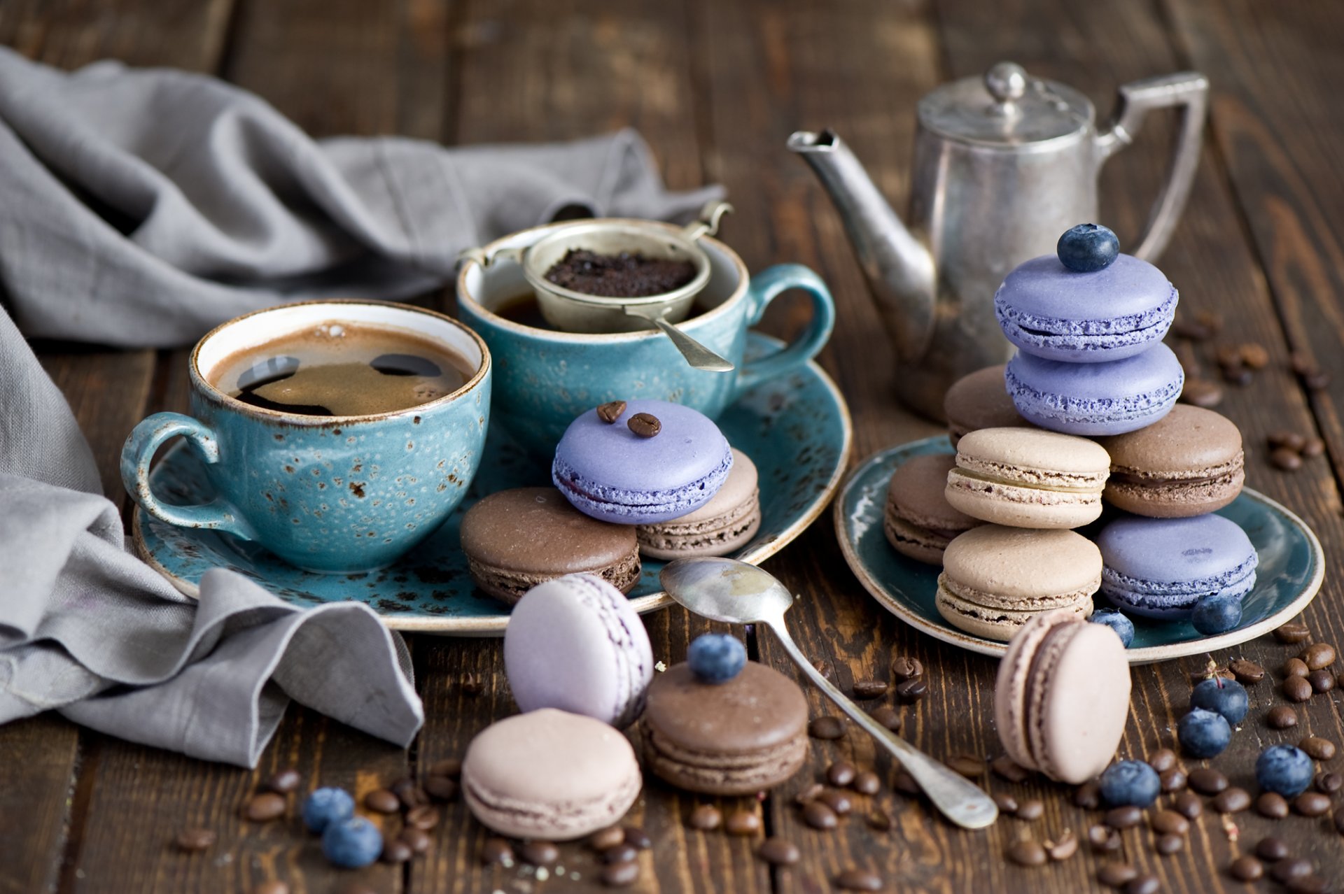 café tazas juego colador granos macaron macaroon galletas glaseado bayas arándanos postre dulces naturaleza muerta anna verdina