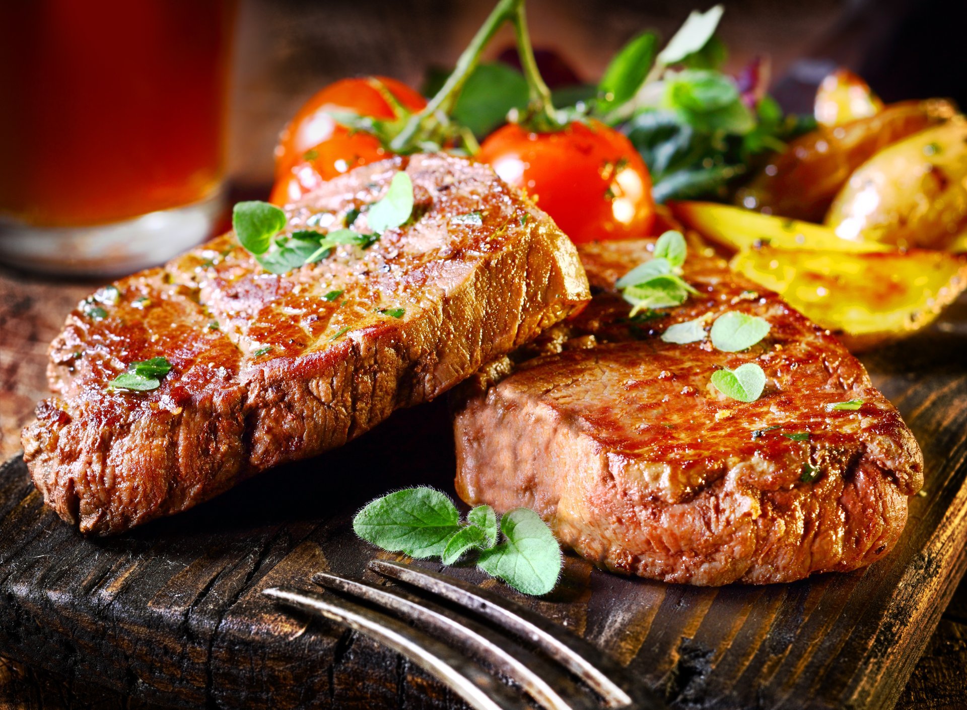 bistecs tomates carne verduras