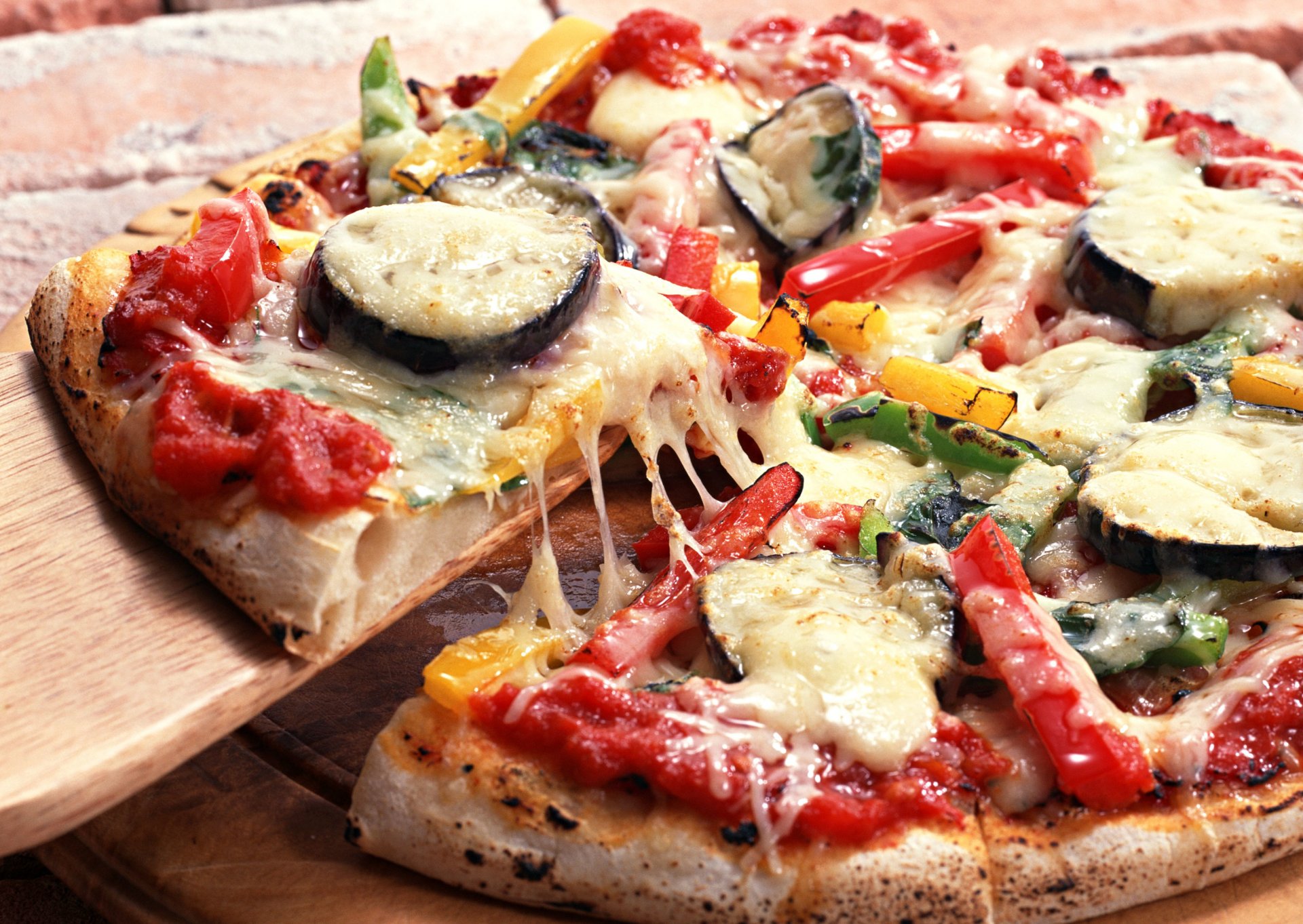 pizza cuisine italienne tomates oignon poivre piment légumes verts légumes régime alimentaire tomate poivron poivre amer aubergine fromage