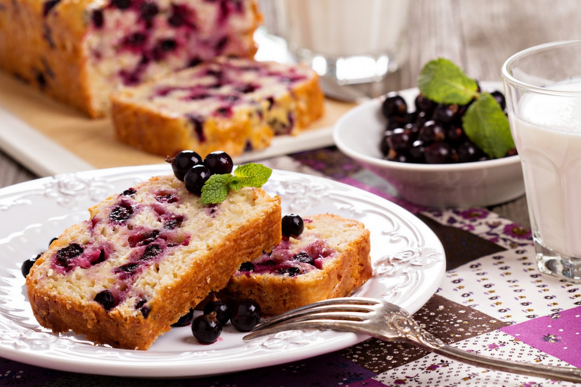 dessert kuchen tasse milch kuchen süß obst essen schwarze johannisbeere schwarze johannisbeere essen