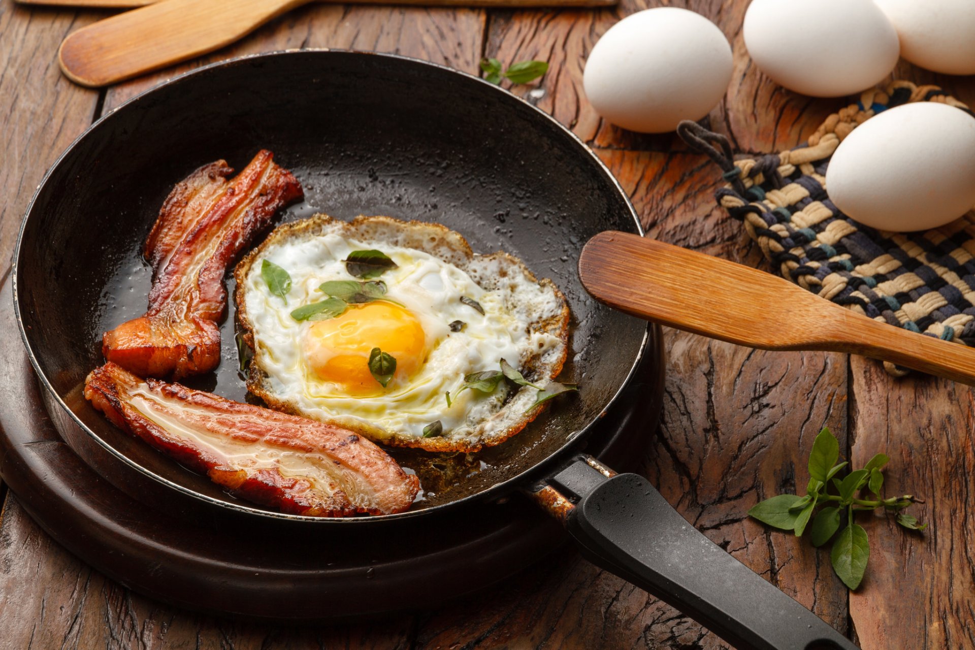 crambled eggs bacon eggs breakfast frying pan spatula