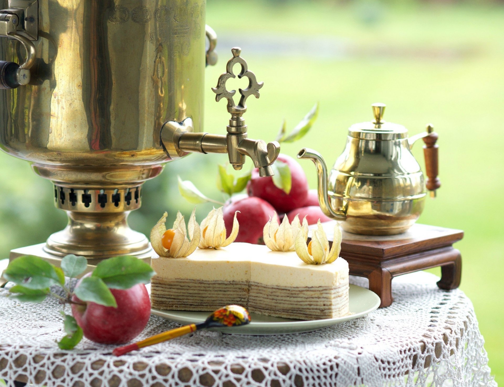 thé tarte samovar pomme cuillère