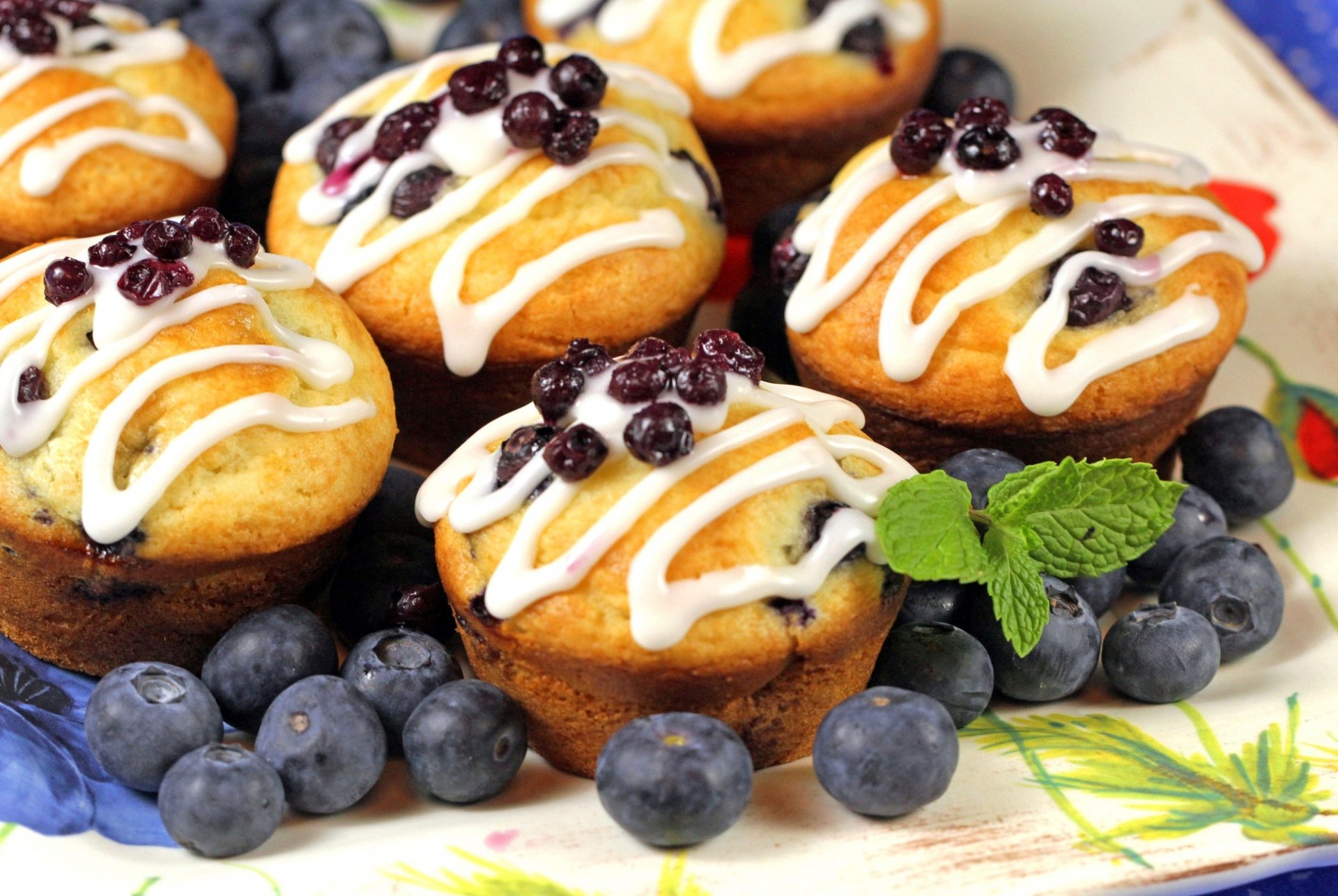 magdalenas arándanos bayas glaseado postre dulce pasteles