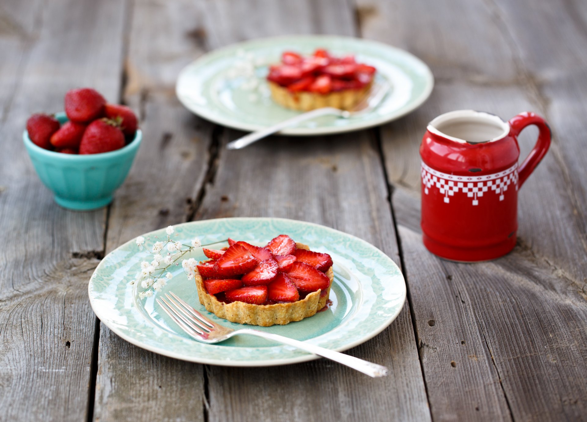 tartellette fragole dessert bacche piatti cucchiai dolci pasticcini julia husainova