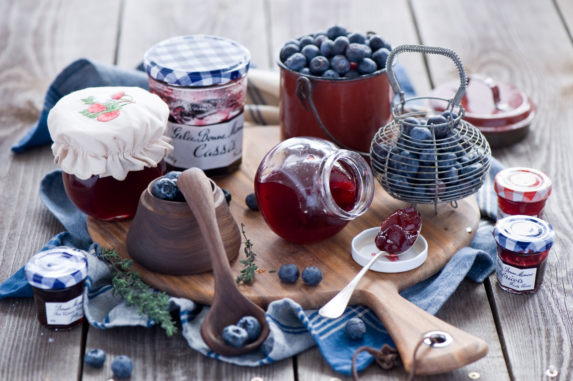 heidelbeeren beeren marmelade marmelade gläser gläser löffel tafel anna verdina