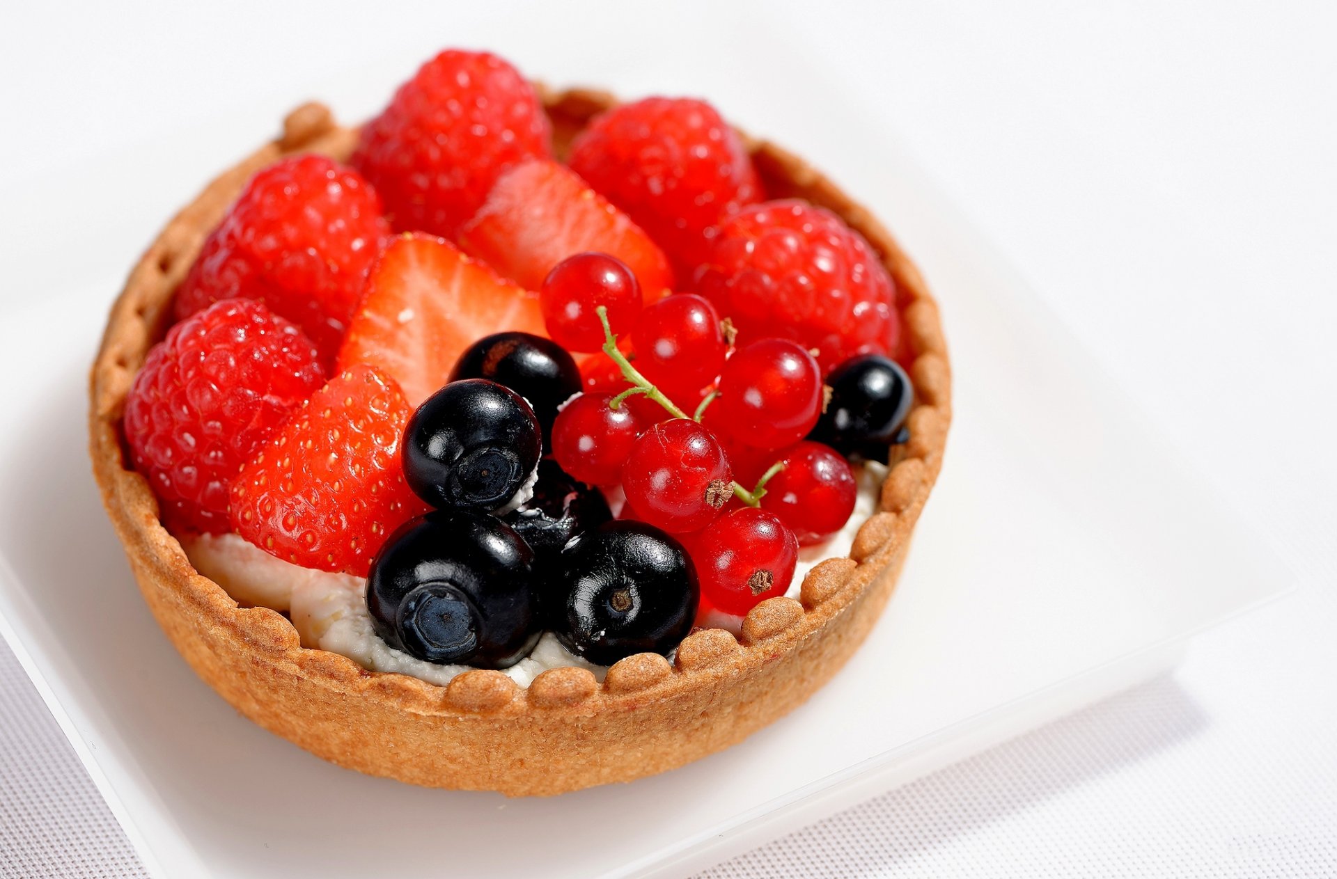 nourriture tartelettes crème fraise framboise groseille myrtille doux dessert tartes baies framboises