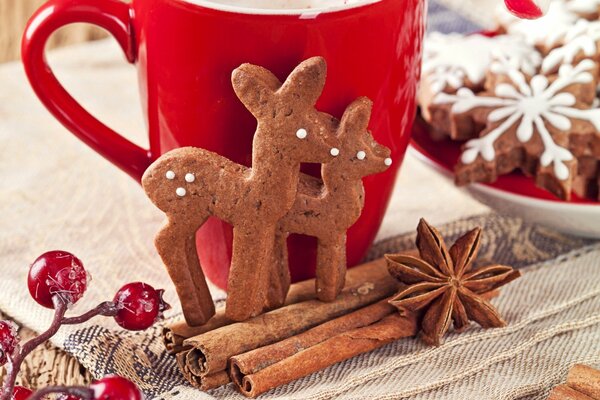 Pan de jengibre de año nuevo con vainilla con una taza de té