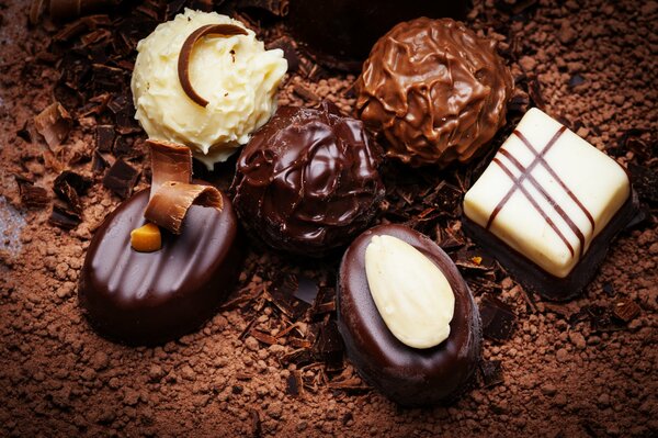 Chocolates y dulces en chocolate rallado