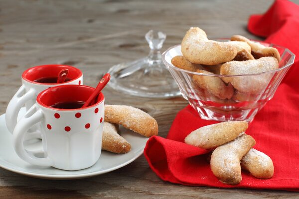 Fragrant coffee and delicious cookies