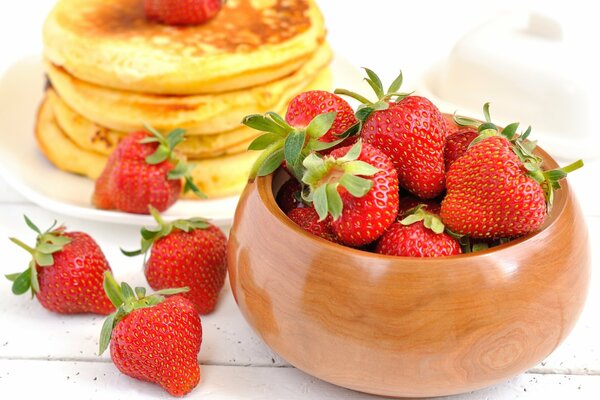 Panqueques y fresas para un Desayuno saludable