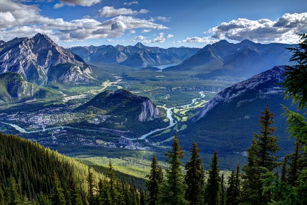 Hermoso paisaje de Canadá con montañas