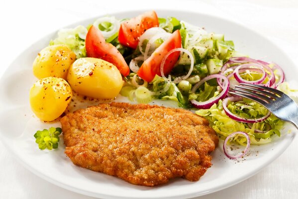 Chicken chop with potatoes and vegetable salad