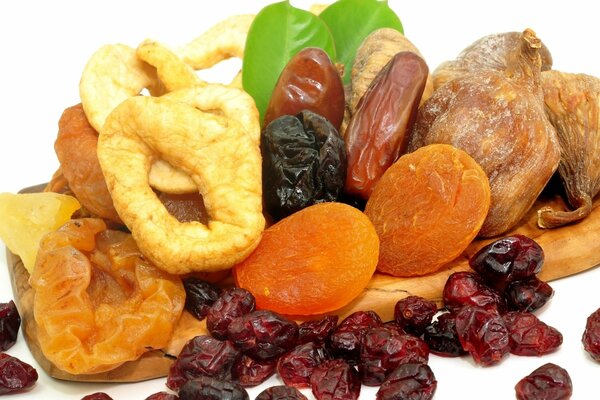 Figues, raisins secs, abricots secs, pruneaux et dattes