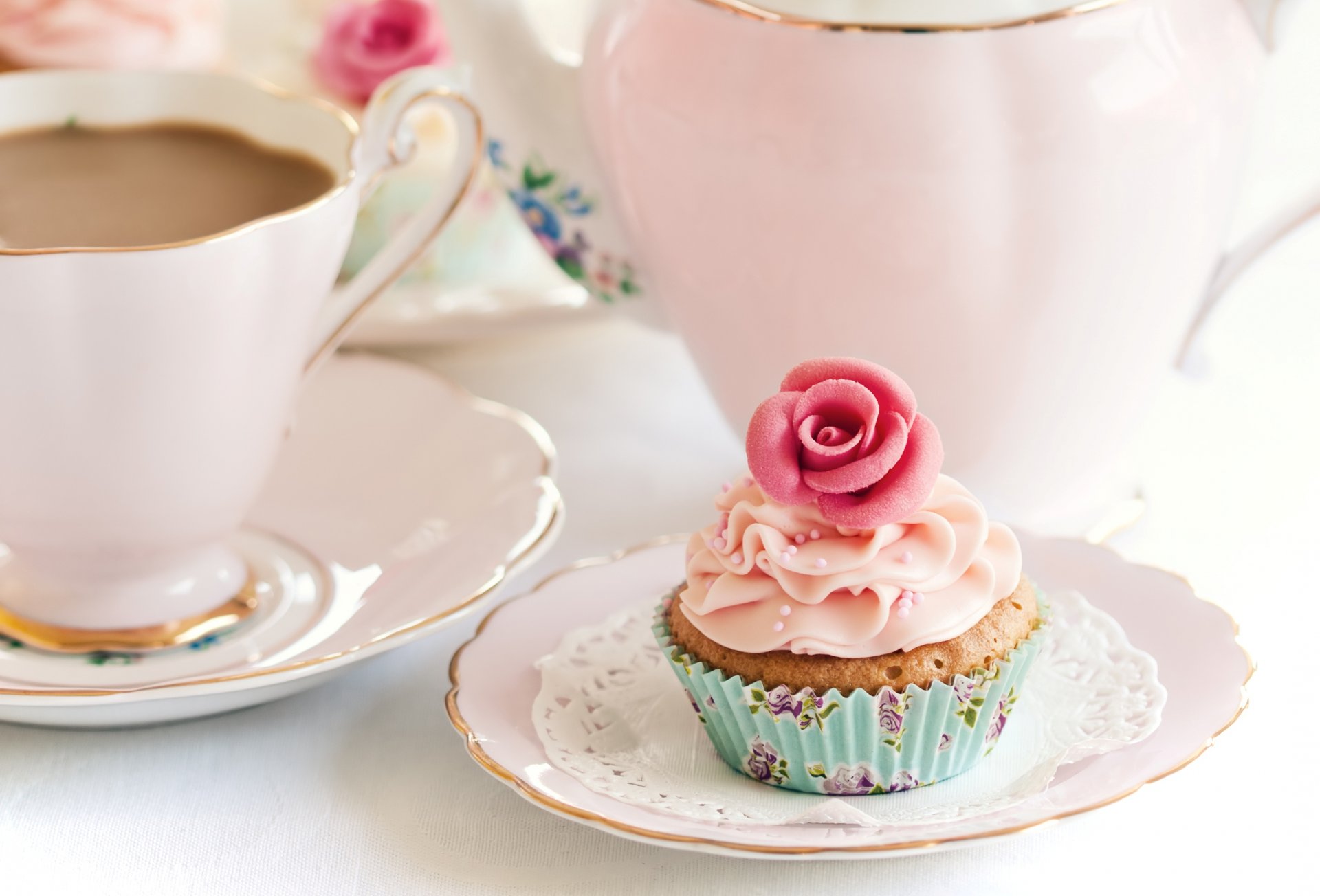 kuchen creme rosa blume rosette cupcake kaffee essen dessert geschirr