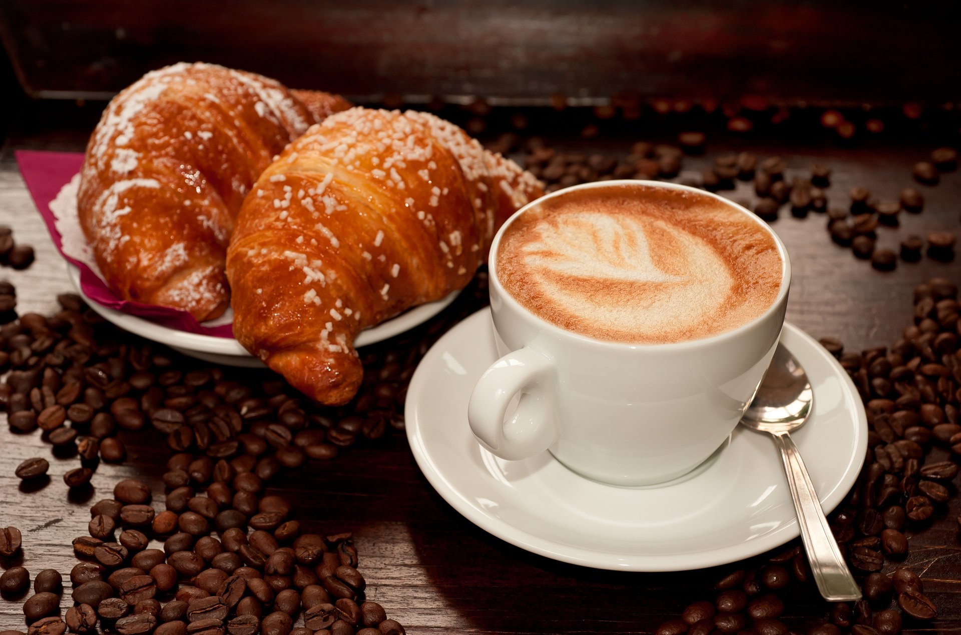 kaffee getreide cappuccino schaum muster trinken tasse croissants muffin