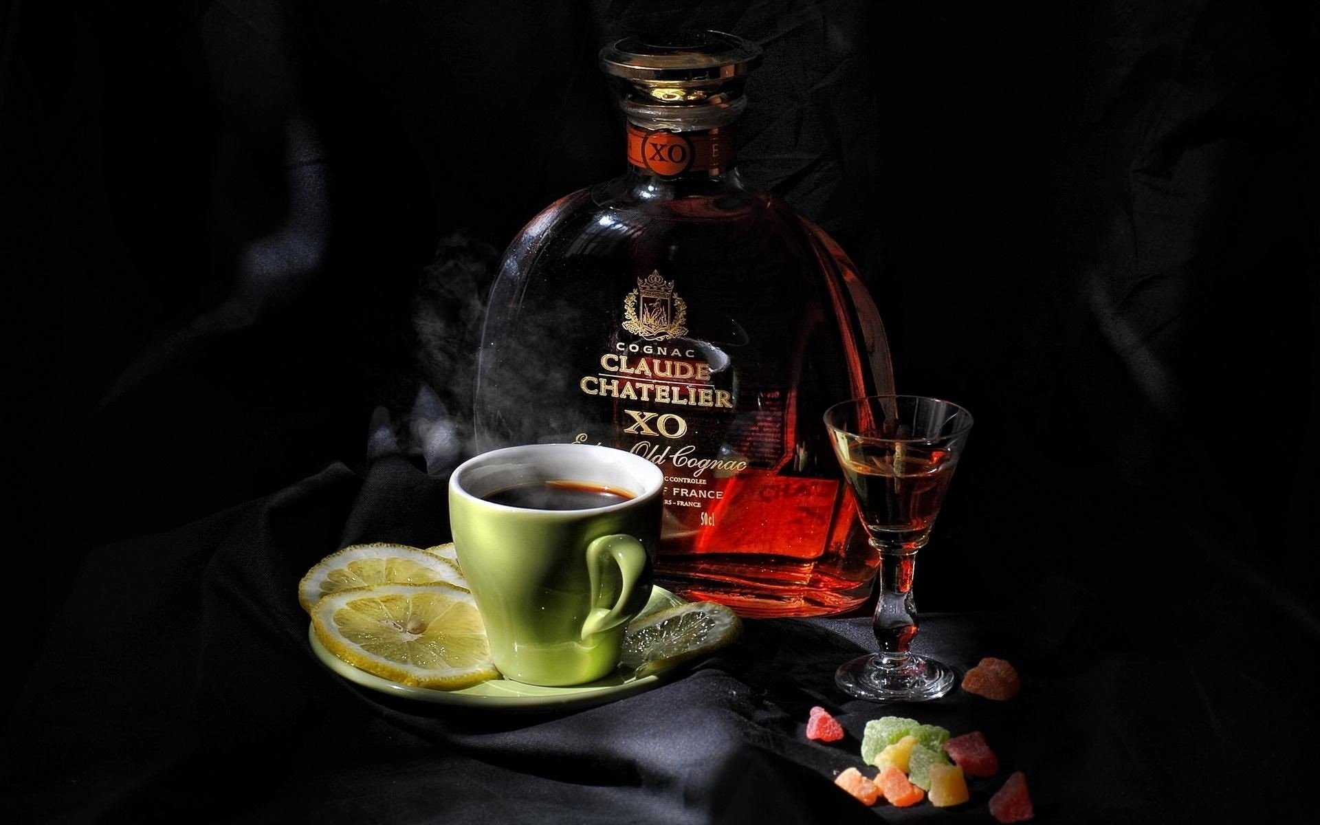 cognac caffè limone bicchierino sfondo scuro natura morta sfondo carta da parati widescreen schermo intero widescreen widescreen vetro sfondo nero