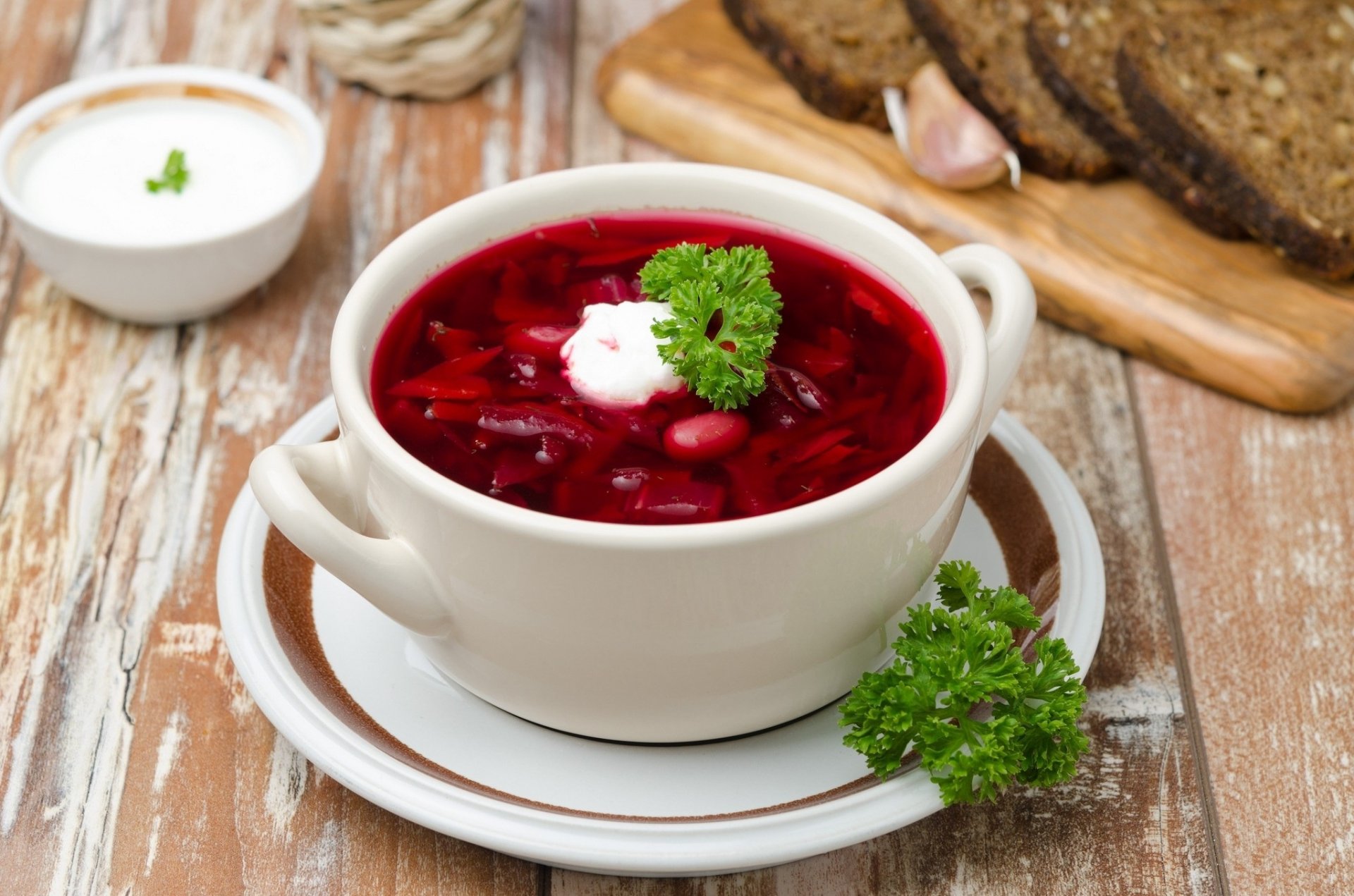 oup borscht beans greens sour cream lunch food bread garlic